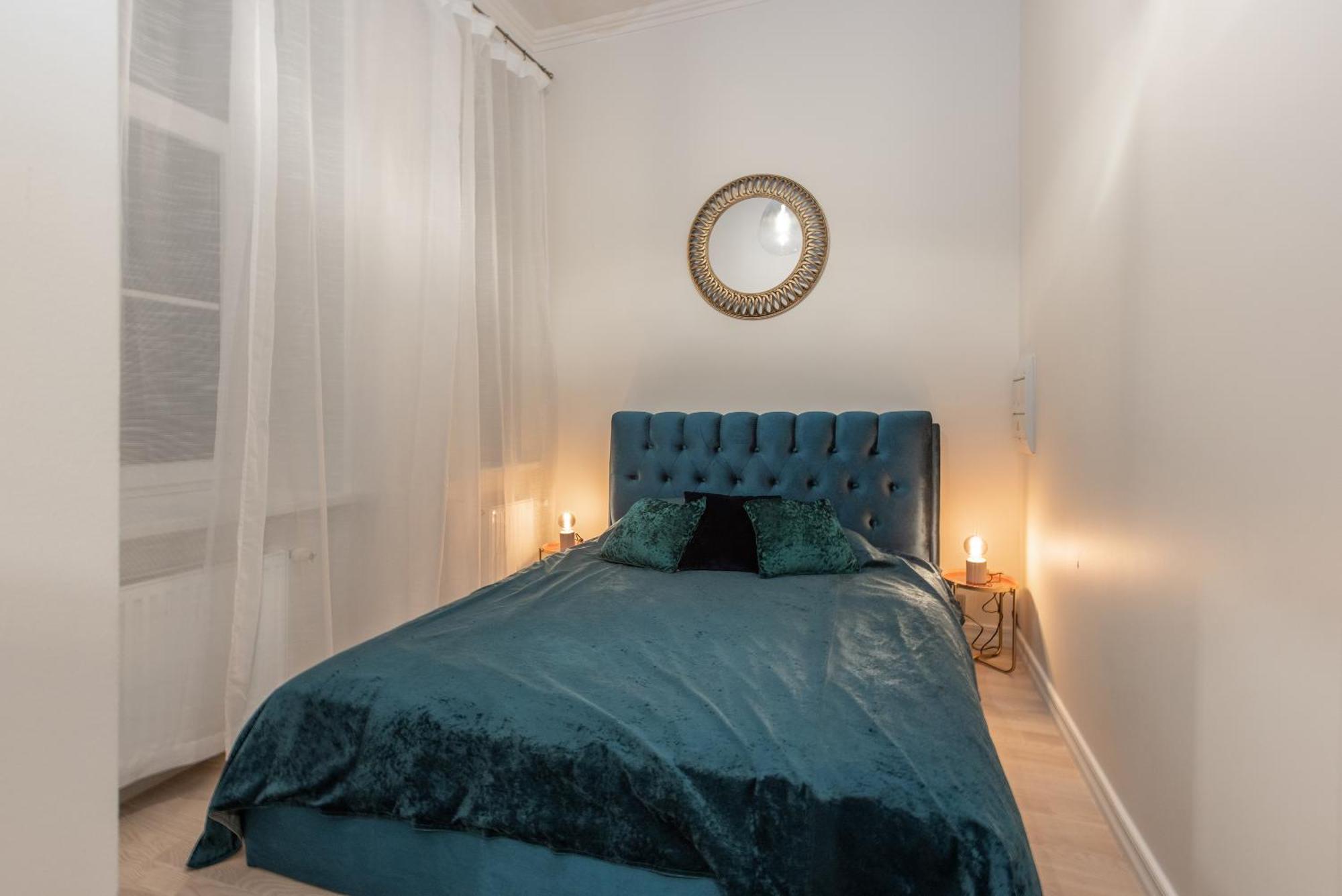 Brand New 4 Bedroom 2,5 Bath , Lux , Appartement