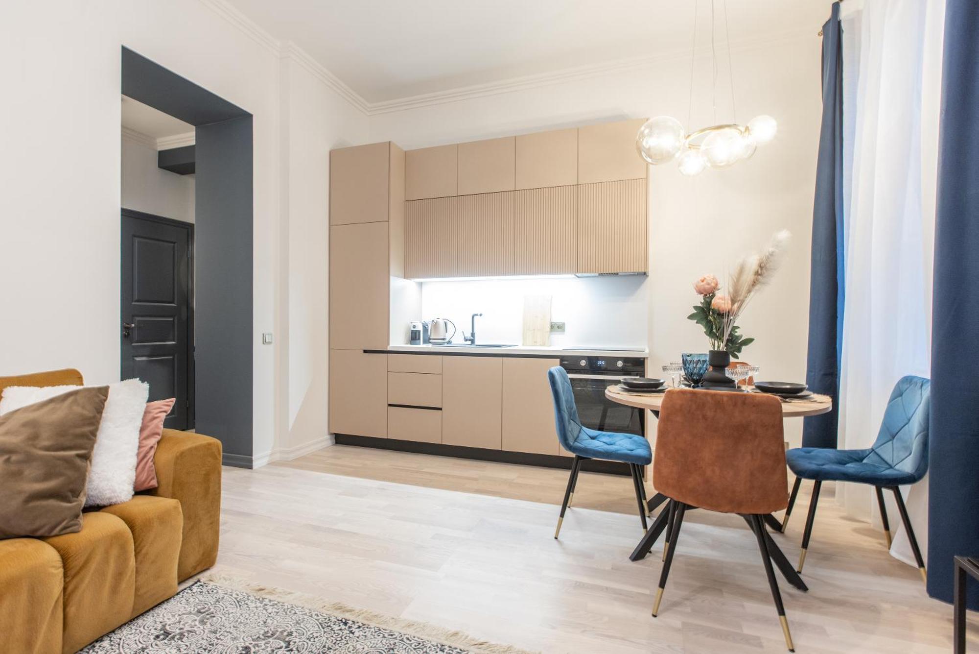Brand New 4 Bedroom 2,5 Bath , Lux , Appartement
