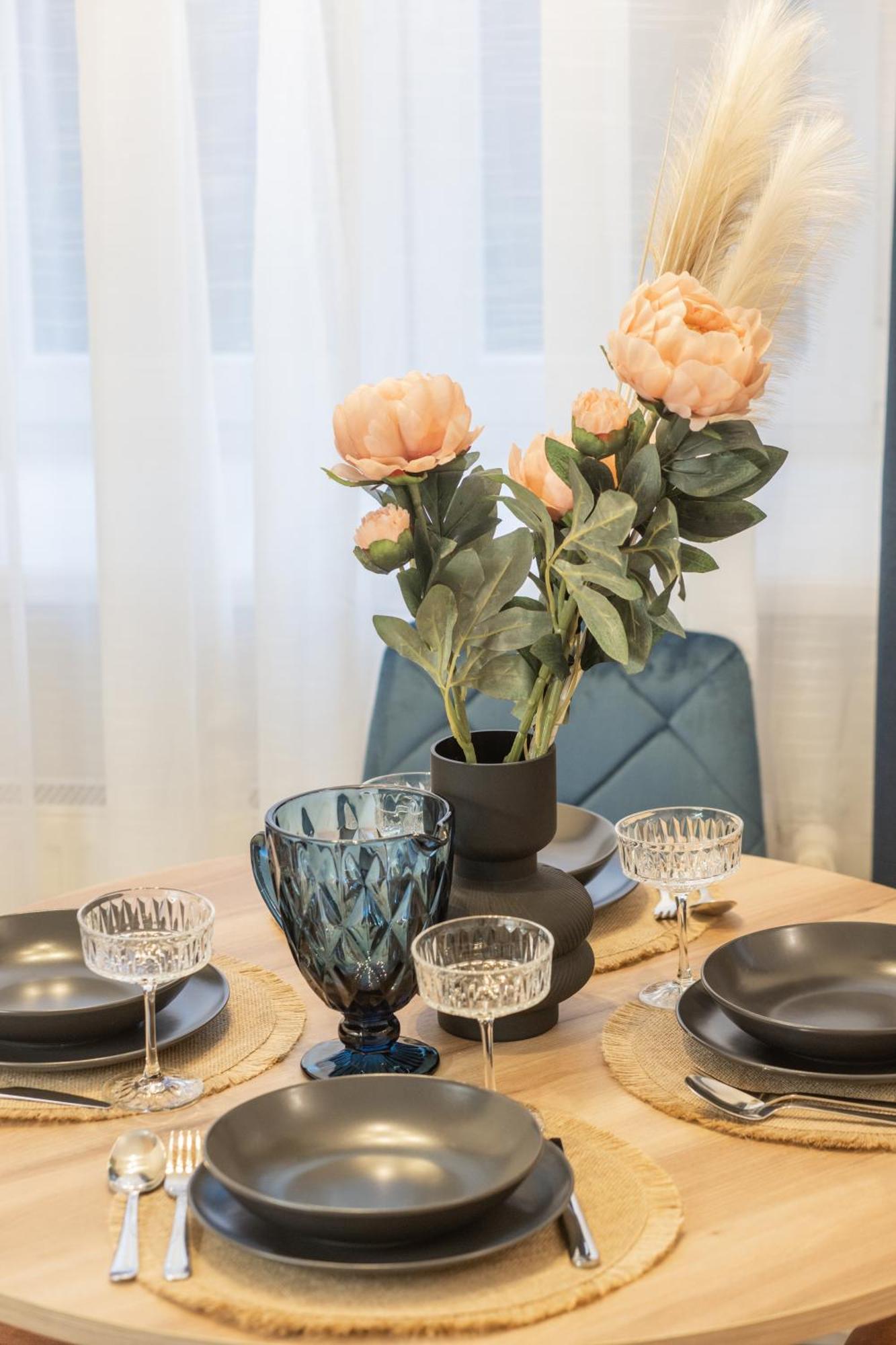 Brand New 4 Bedroom 2,5 Bath , Lux ,
