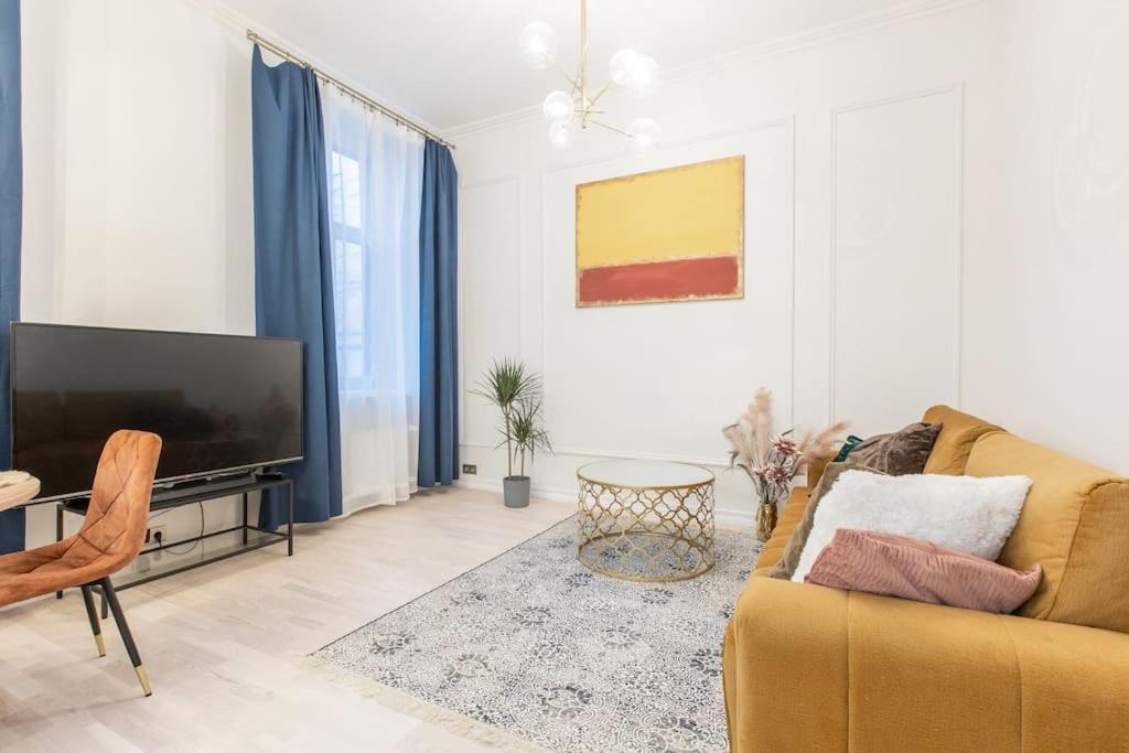 Apartment Brand New 4 Bedroom 2,5 Bath , Lux ,